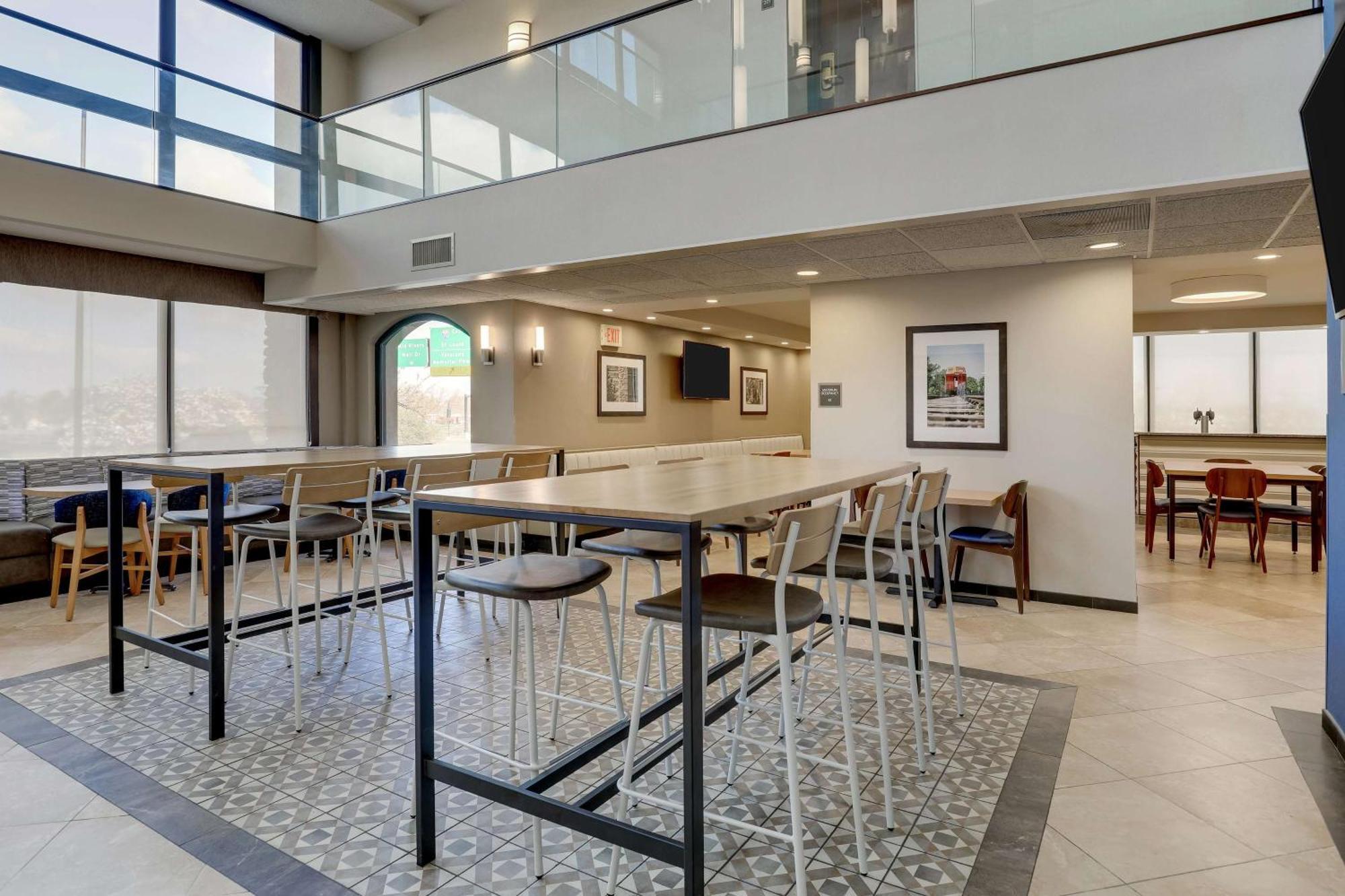 Drury Inn & Suites St. Louis St. Peters 세인트 피터스 외부 사진
